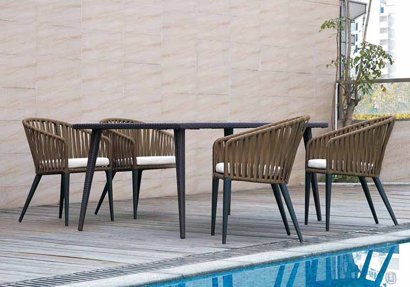 How to choose the materials of outdoor furniture